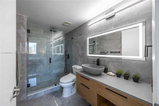 Building Photo - 1861 NW S River Dr