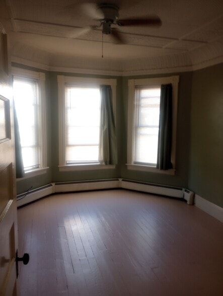 Building Photo - 22 Phillips St