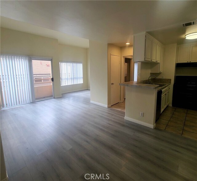 Building Photo - 5060 Kester Ave