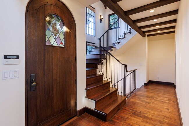 Building Photo - Delightful Private 3BR/4.5BA + Office Home in Del Mar