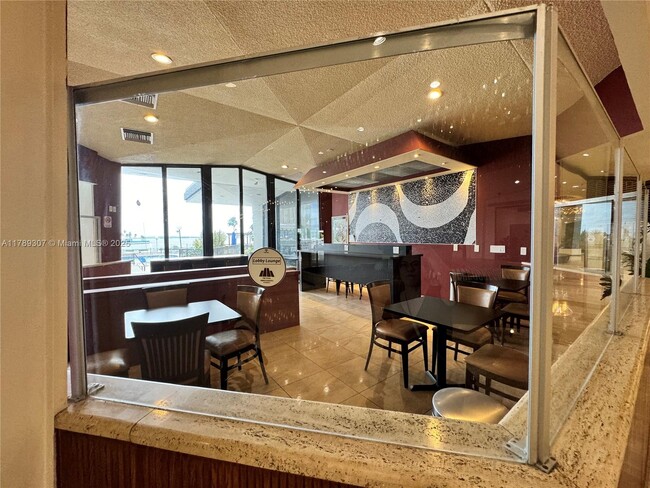 Building Photo - 801 Brickell Bay Dr