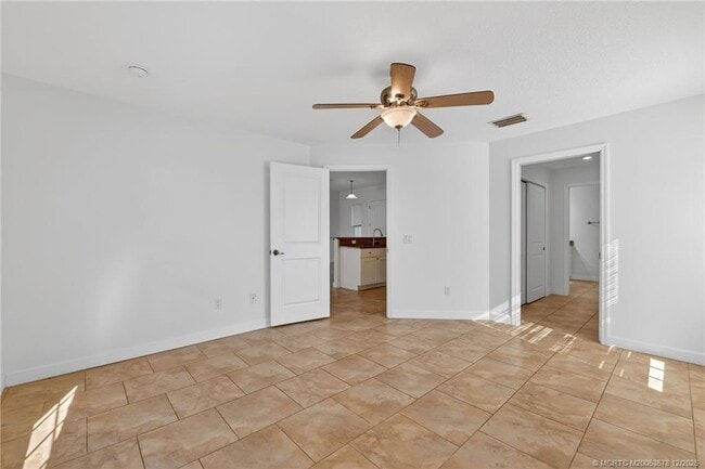 Building Photo - 1855 17th Ave SW