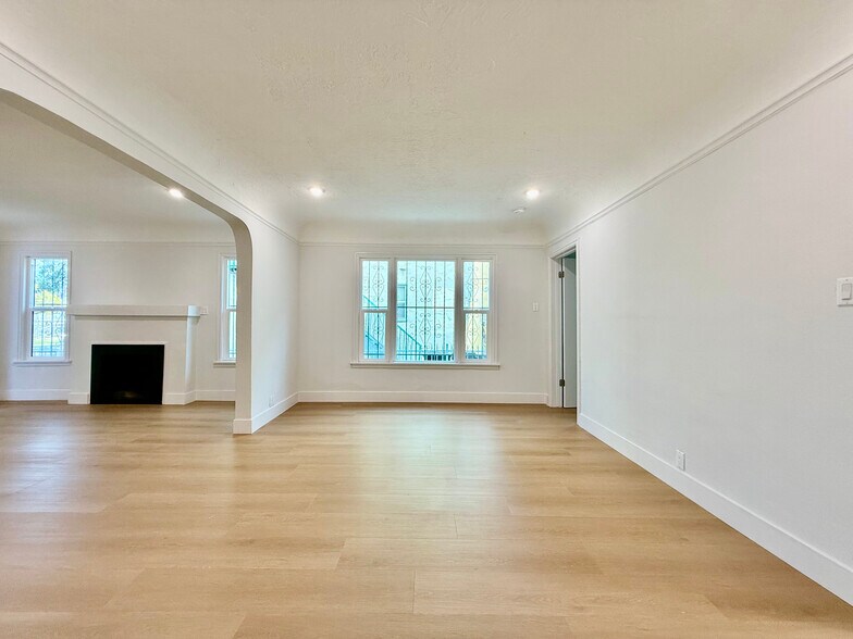 Building Photo - 1221 West Blvd