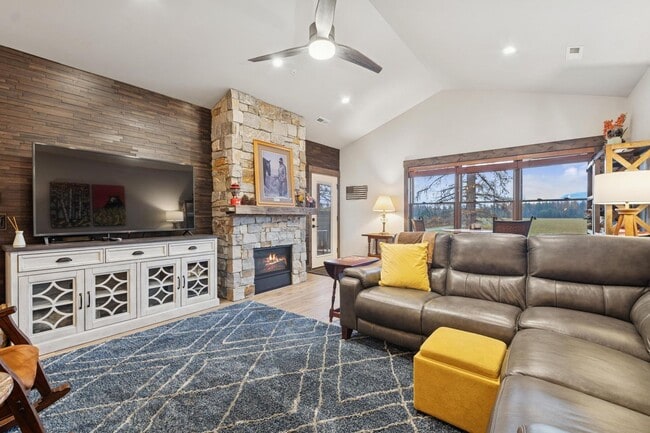 Building Photo - Delightful Monterra 2 Bed 2 Bath Condo with Views of Glacier Park