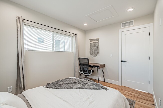 Building Photo - Furnished 2BD, 1BA Condo with 1-Car Garage