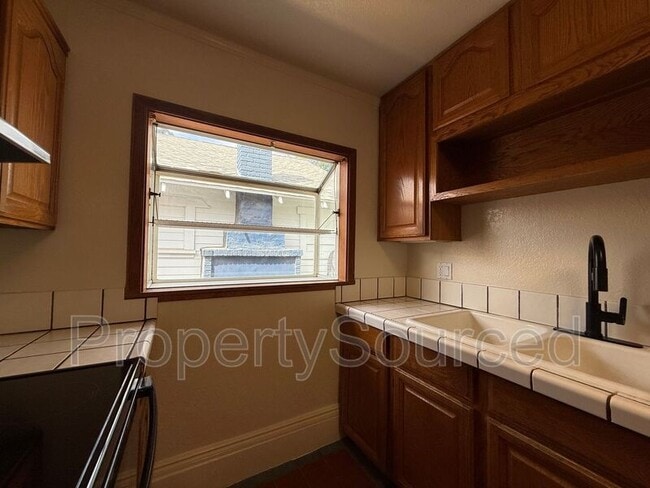 Building Photo - 949 Windeler Ave