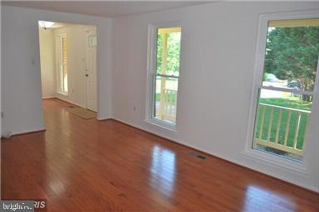 Building Photo - LOVELY SINGLE FAMILY HOME IN SILVER SPRING