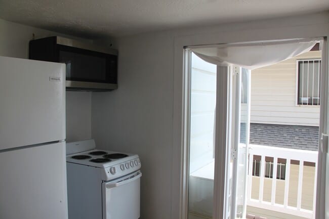 Building Photo - 1638 Alencastre St