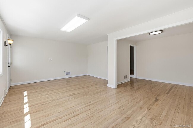 Building Photo - 1936 Longvue St