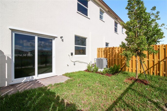 Building Photo - 2747 SE 25th Ave