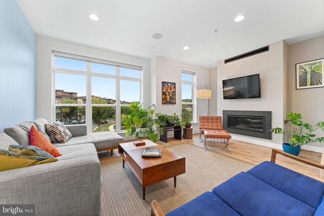 Building Photo - 3533 Bellflower Ln