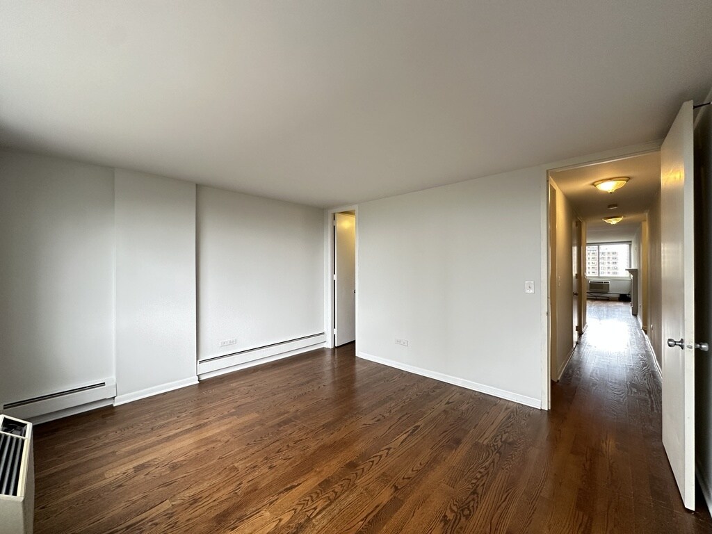 Building Photo - 1349 N Dearborn St