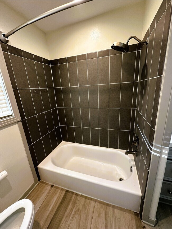 Building Photo - 5111 Maple St