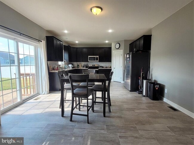 Building Photo - 252 Hightide Dr