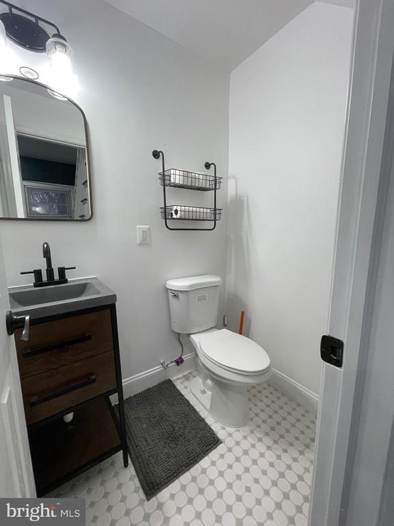 Building Photo - 420 Woodford St