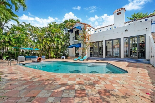 Building Photo - 1624 Granada Blvd