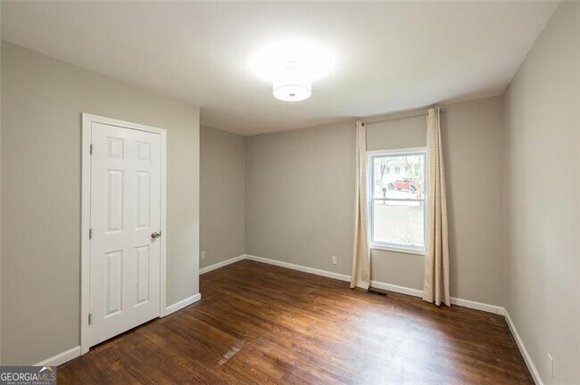 Building Photo - 1565 Overland Terrace SE