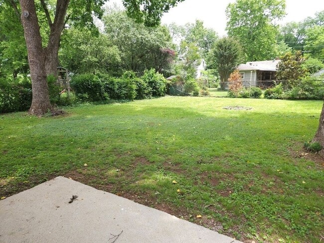 Building Photo - 1006 Murfree Ave
