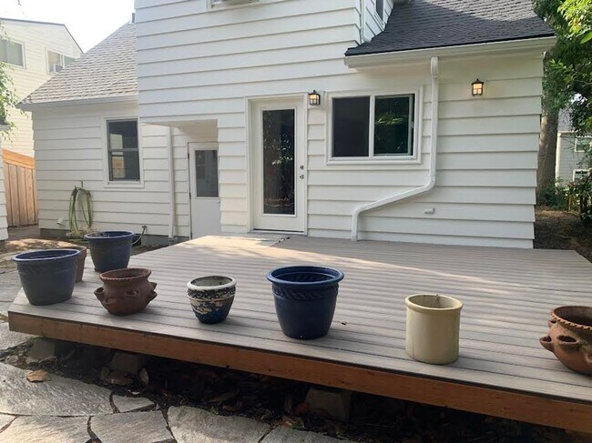 Building Photo - Impecable Remodel of Historic Eastmoreland Gem