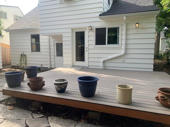 Building Photo - Impecable Remodel of Historic Eastmoreland...