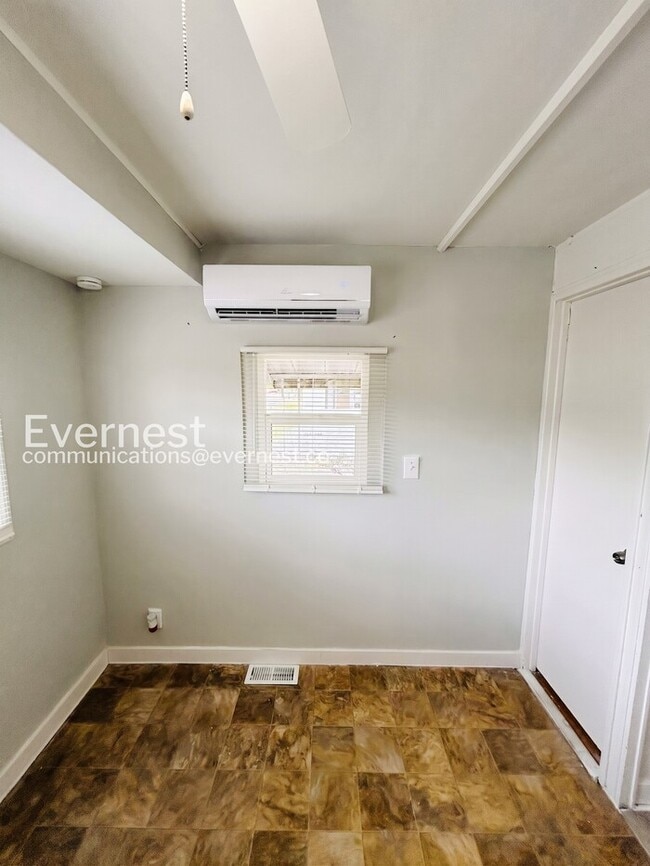 Building Photo - 2133 Melody Dr