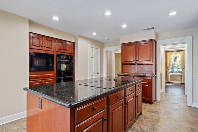 Building Photo - 91 Heathrow Ln