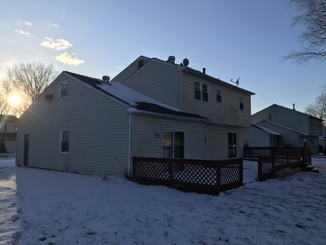 Building Photo - 101 Golden Dr