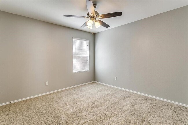 Building Photo - 909 Poncho Ln