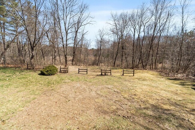 Building Photo - 27 Pine St