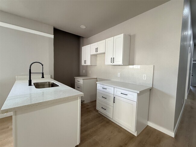 Building Photo - 2209 Gano St