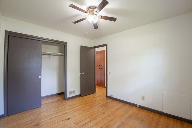 Building Photo - 2113 Lake Point Dr