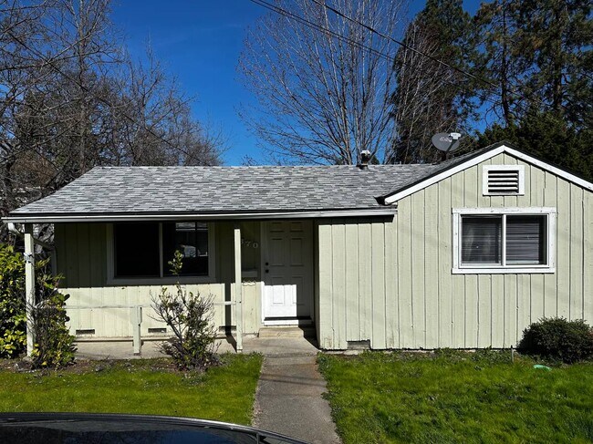 Primary Photo - 1370 Lee St