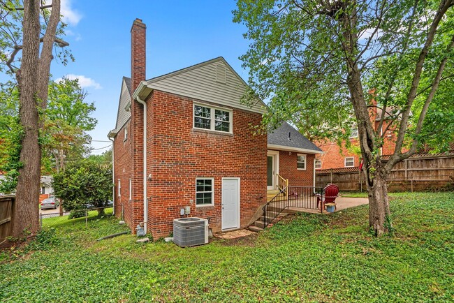 Building Photo - 3 Bed 3 Bath - Silver Spring Split Level -...