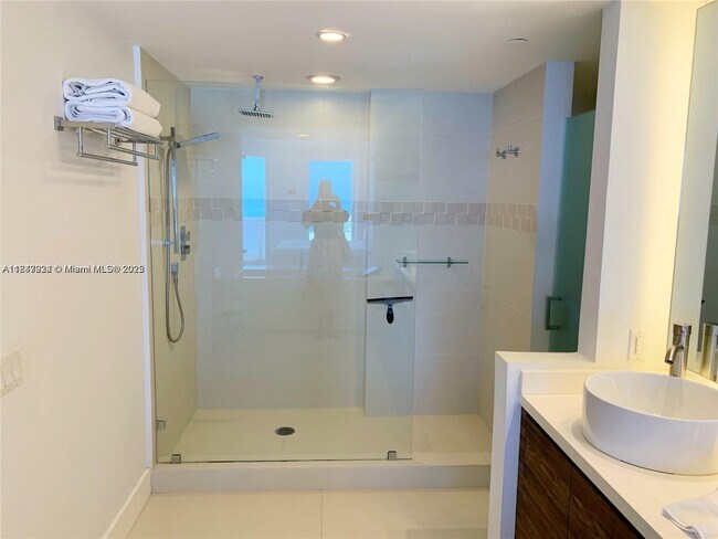 Building Photo - 4779 Collins Ave