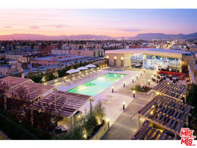 Building Photo - 3785 Wilshire Blvd