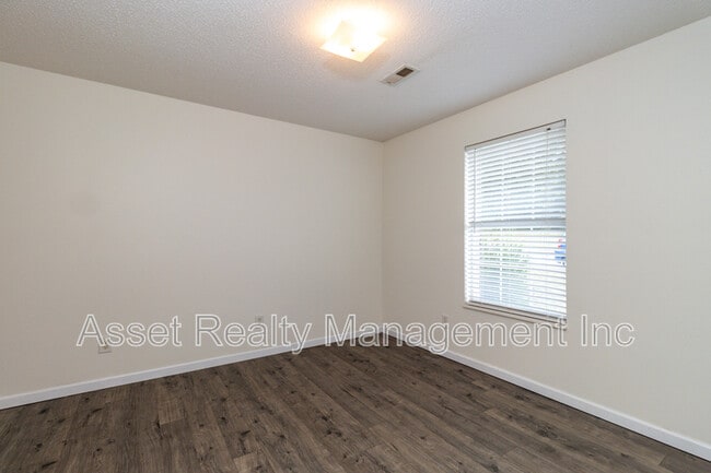 Building Photo - 385 Hawthorne Oaks Way
