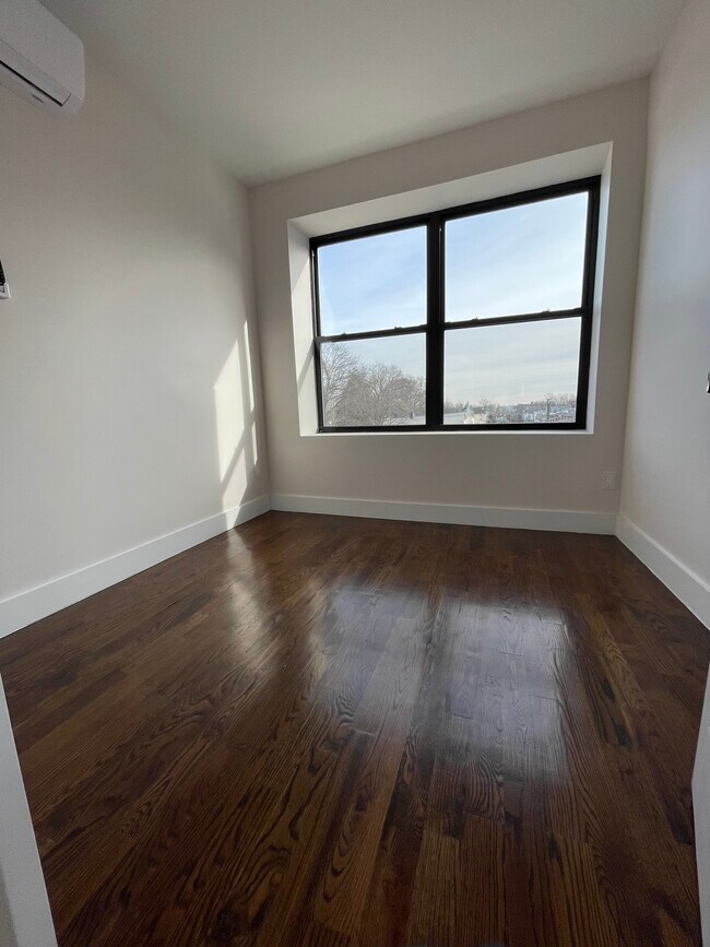 Unit 3R - 206 Bayview Ave