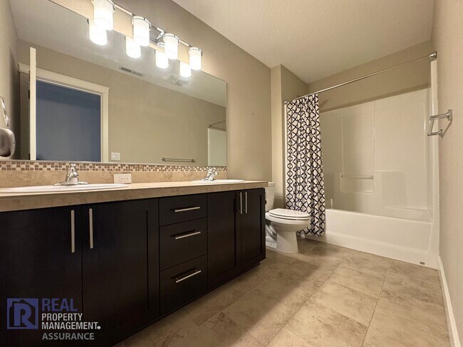 Building Photo - 650 NW Willow Glen Pl