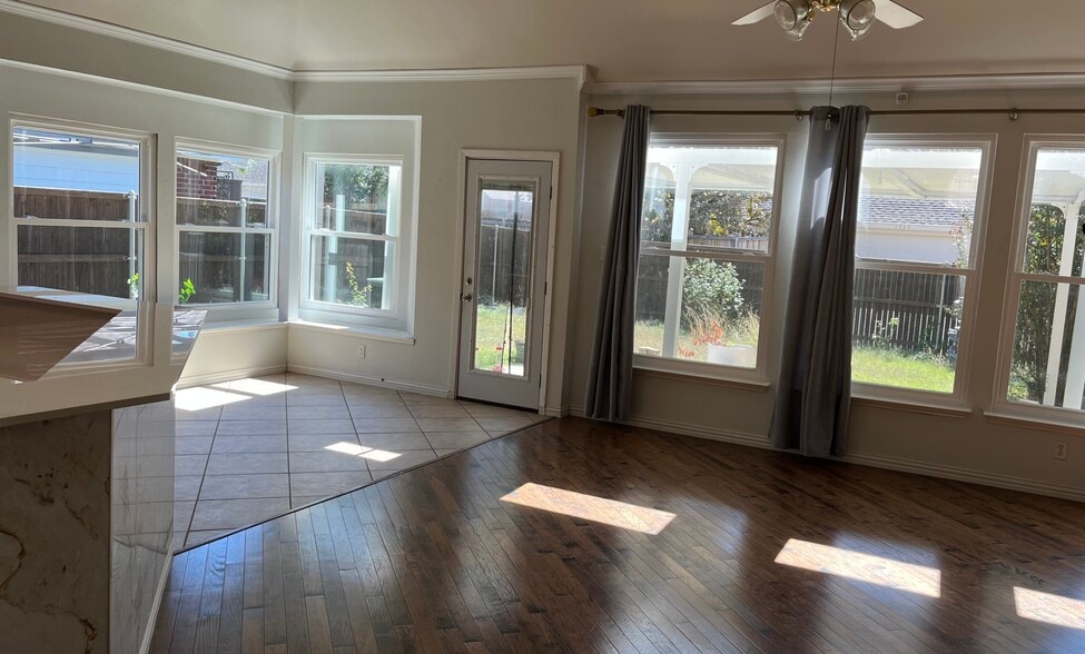 Building Photo - 1324 Hillcrest Dr