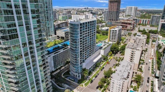 Building Photo - 480 NE 30th St