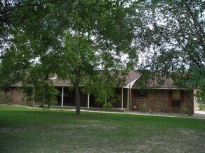 Building Photo - !!$500 off First months Rent!! Private 1-Acre Retreat with Pool, Screened Porch & Spacious Interior