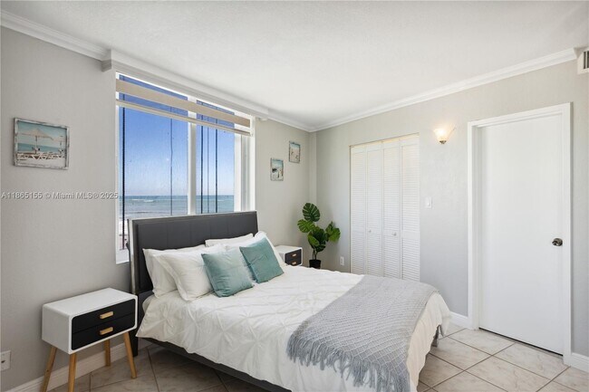Building Photo - 5401 Collins Ave