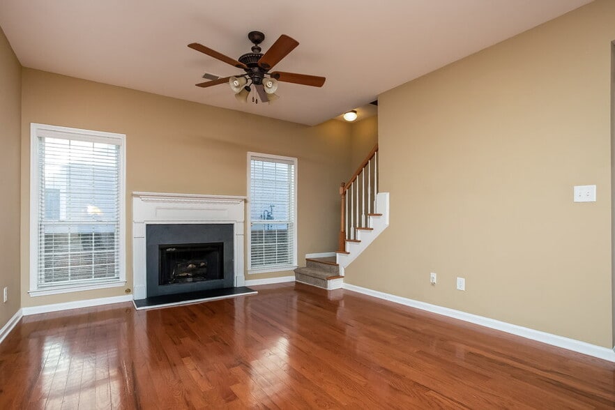 Building Photo - 50 Cottage Ln