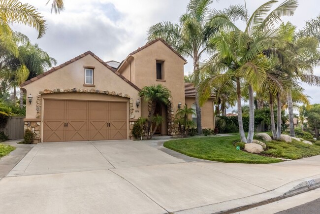 Building Photo - Beautiful 4 Bedroom 4 Bath House with Pool & Spa in Arroyo Vista