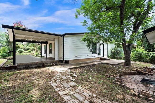 Building Photo - 3002 Brinwood Ave