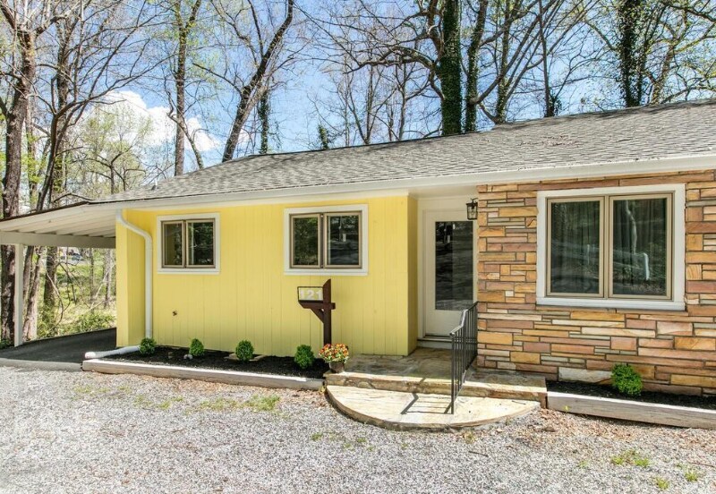 Building Photo - 121 Carolina Dr