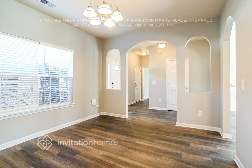 Building Photo - 1004 Oakstone Dr