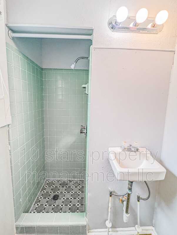 Building Photo - 2705 4th St S