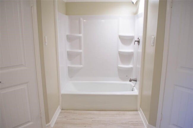 Building Photo - 18119 Shadow Valley Dr
