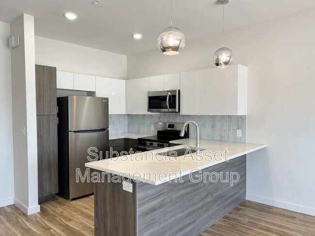 Primary Photo - 1653 Midtown Pl